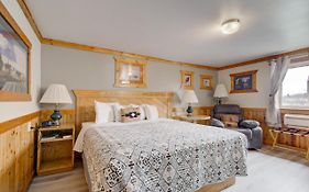 Livingston Inn - Historic